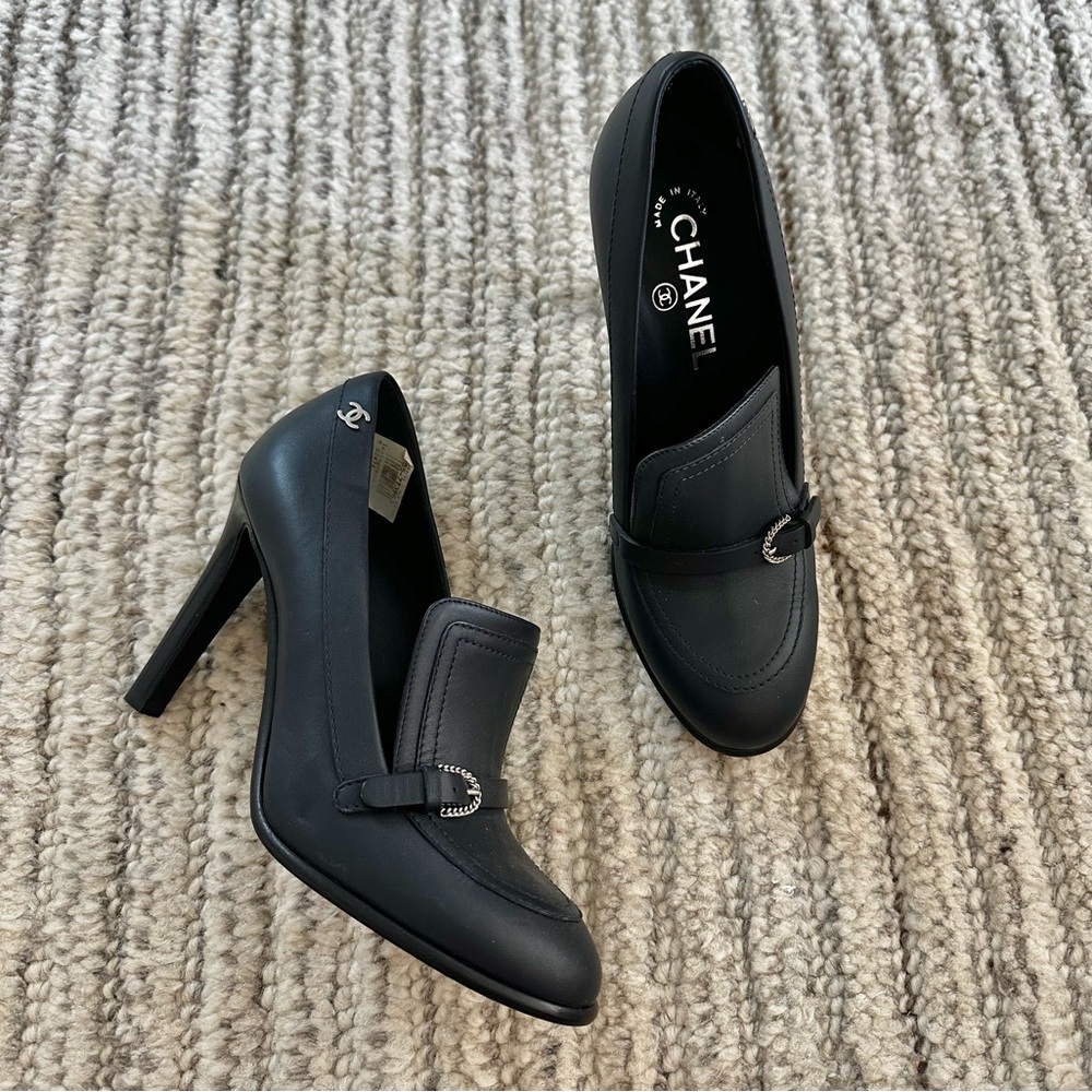CHANEL dark navy blue Stiletto Heels with Elegant Design